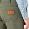 Pantalon WRANGLER GREENSBORO Militare Green 2 Pantalon WRANGLER GREENSBORO Militare Green -Hommes Mode Vêtements Magasin wrangler 1123 19 944 3