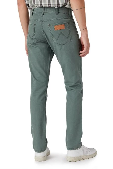 Pantalon WRANGLER GREENSBORO Thyme 7 Pantalon WRANGLER GREENSBORO Thyme – Image 5